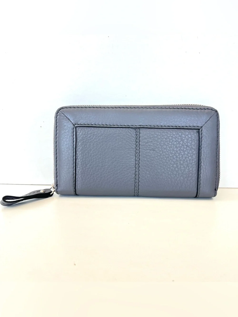 BANANA REPUBLIC Grey Pebbled Smooth Luxury Leather Full Zipper Wallet NWT